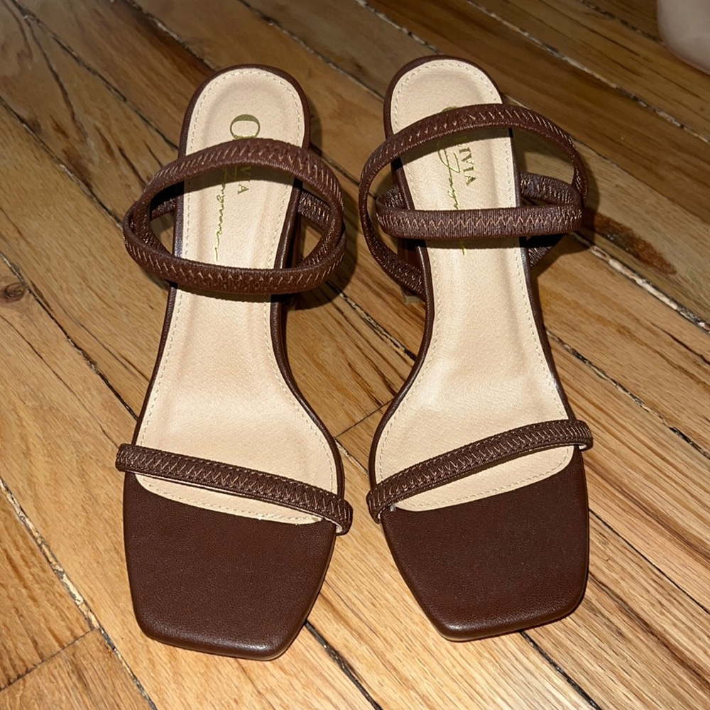 Heeled open toe strappy shoes!